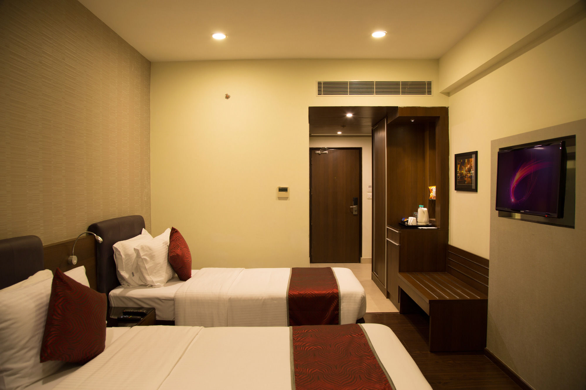 V7 Hotel Chennai Exteriör bild