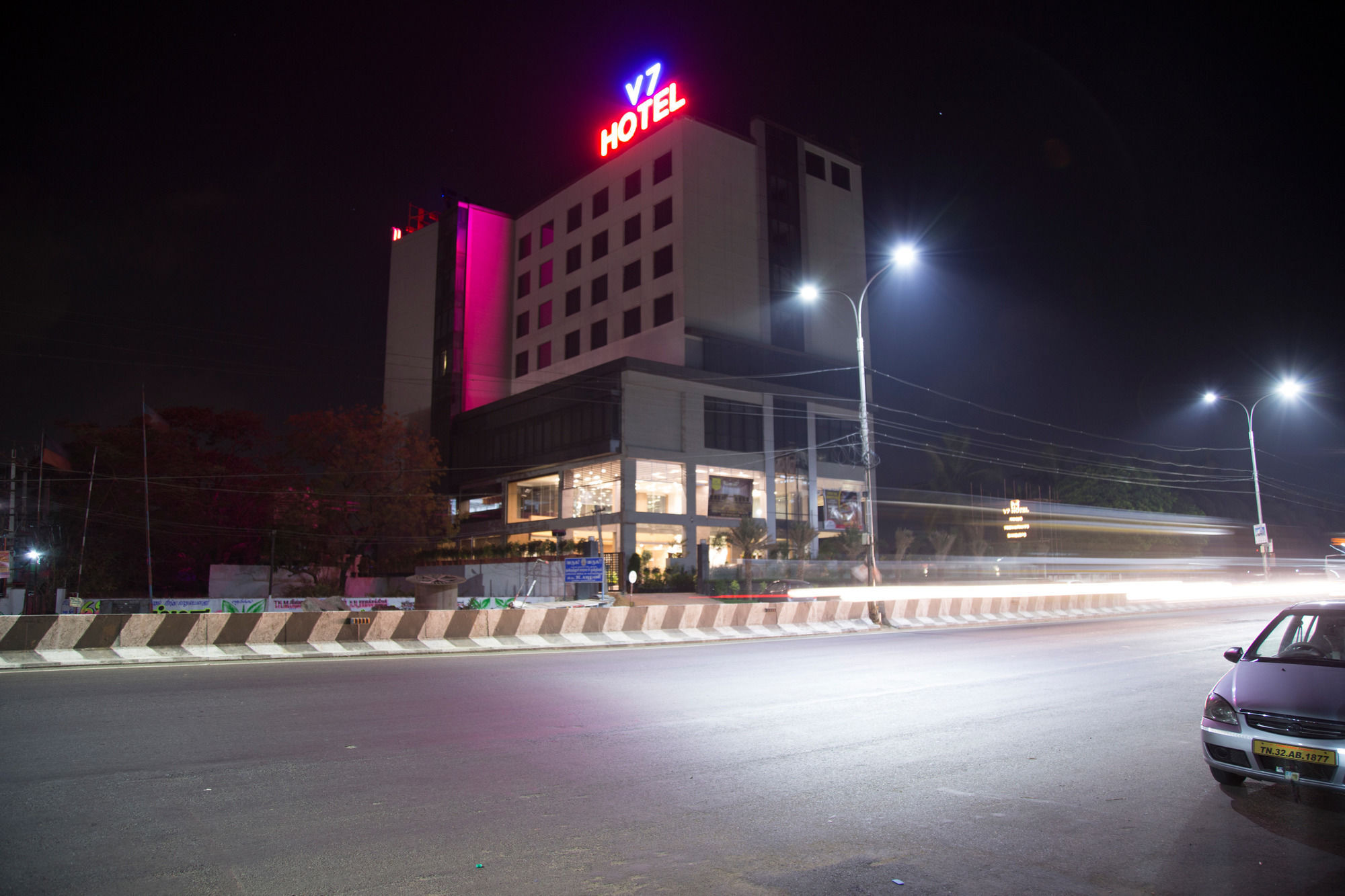 V7 Hotel Chennai Exteriör bild